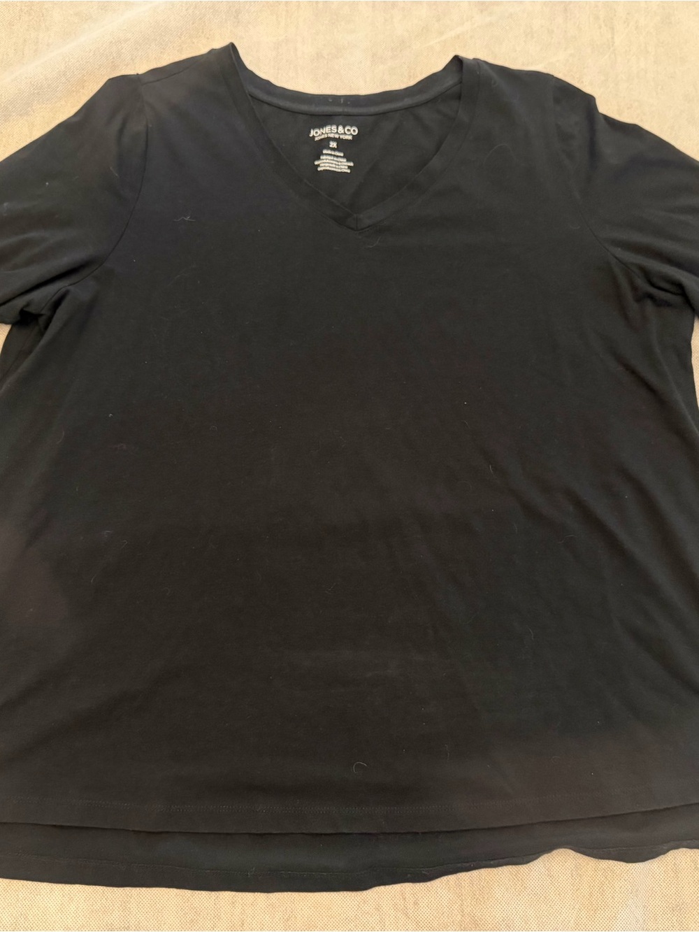 Jones & Co Women’s Black V-Neck Tunic Top